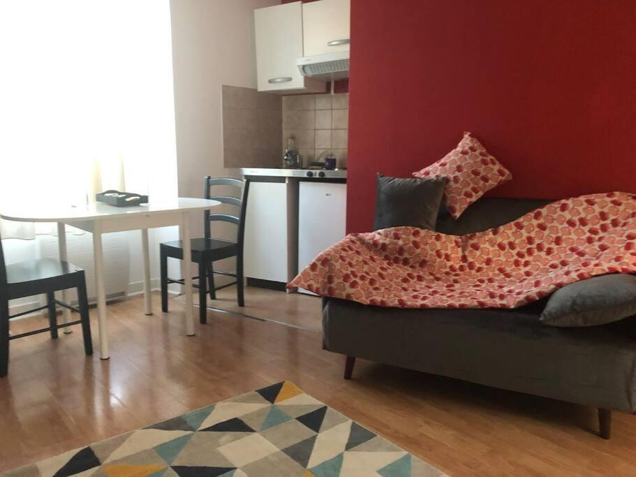 Le Petit Poitevin Daire Puvatya Dış mekan fotoğraf